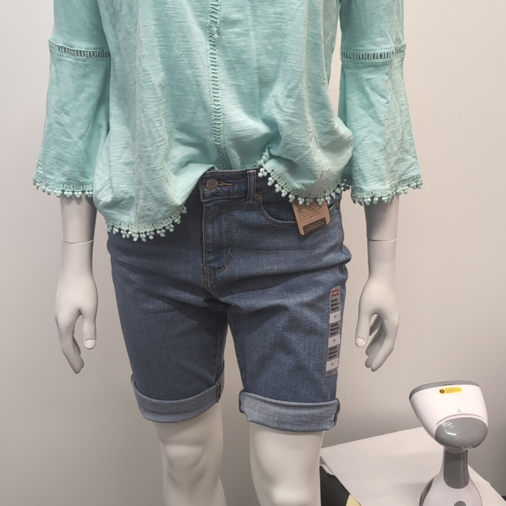 Levi's Classic Bermuda Shorts NEW
